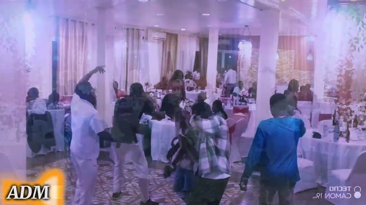 Akeng Dance Music actuación en Tomos