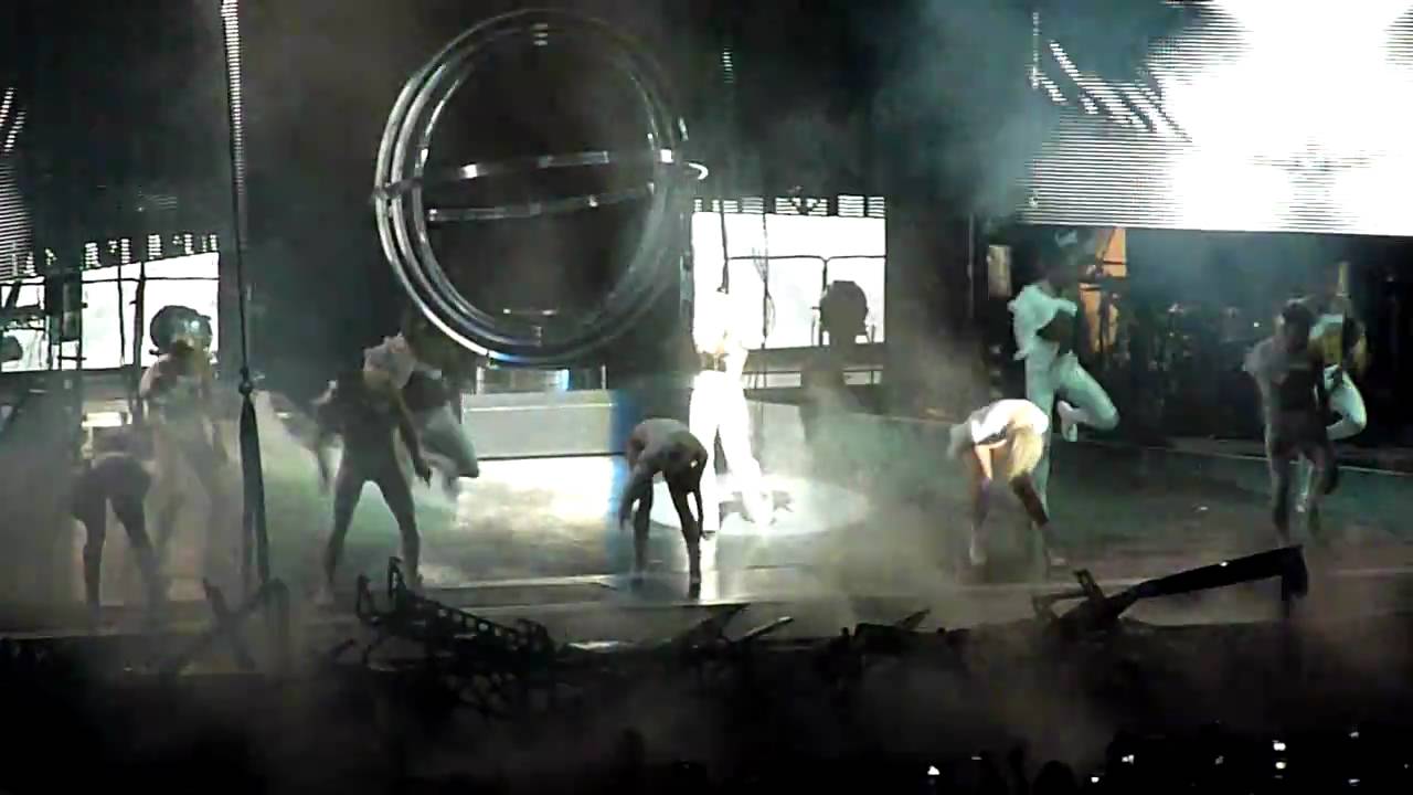 Lady Gaga Monster Ball Tour - Bad Romance LIVE - Nov 28 2009 Toronto ACC