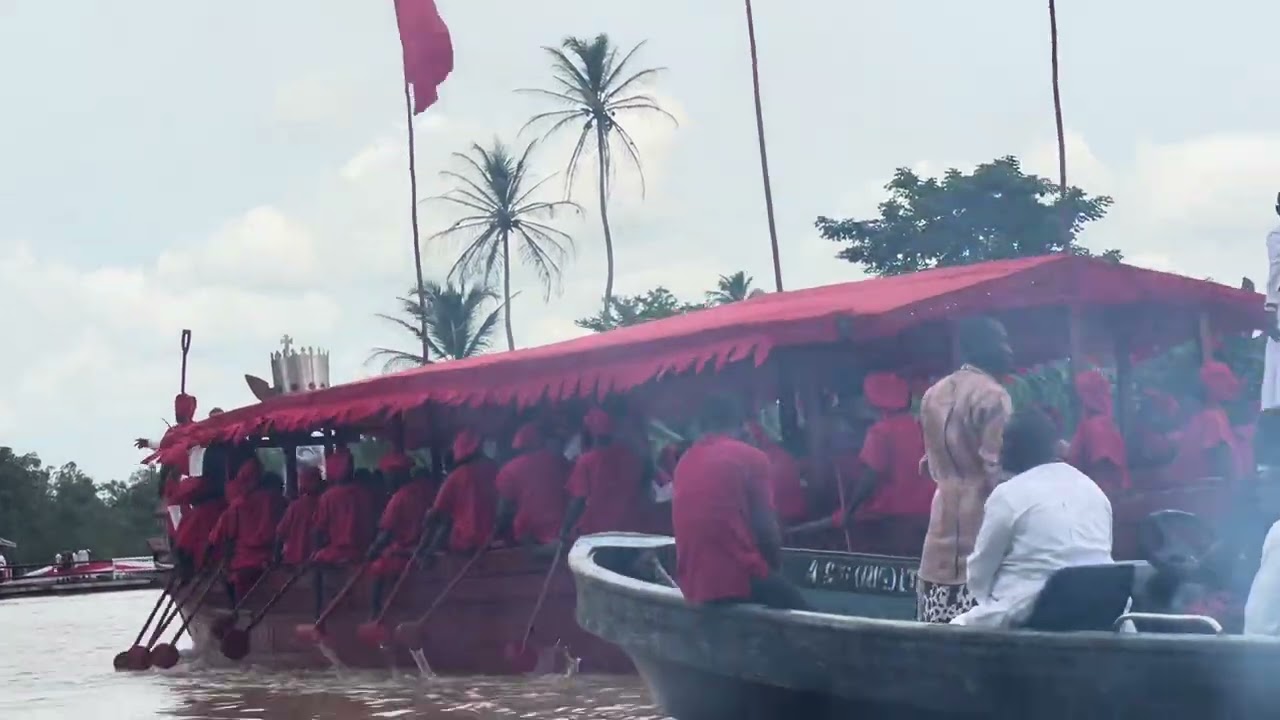 Roli Mabo Foundation team with others embark on a royal journey from Warri Boat Yard to Ode-Itsekiri