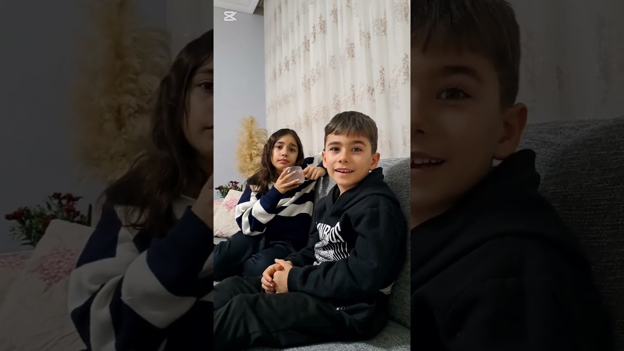 Kardeşler Kelime Türetme Oyunu Oynuyor 