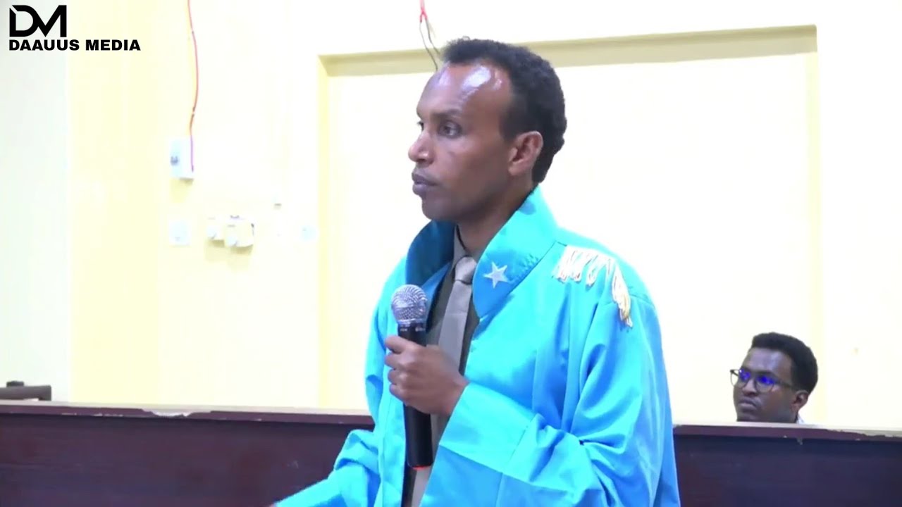 Dood kulul: Qareen dudaaye oo su'aalo Aad u kulul weydiiye baaraha kiiska musuqa