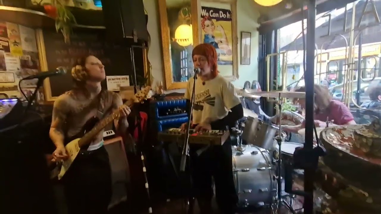 BLEEDROOT - pitty face  at café koos at grauzone