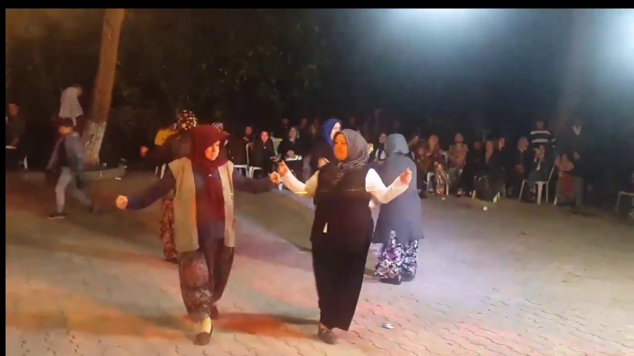 Minarenin Ucunda Yıldıza Bak Yıldıza Sen Beni Alamazssın