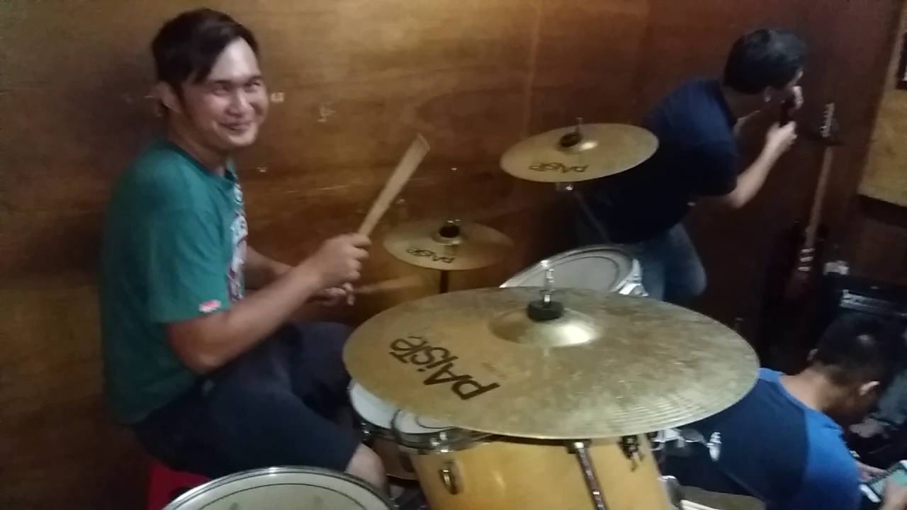 Bayak band jamming