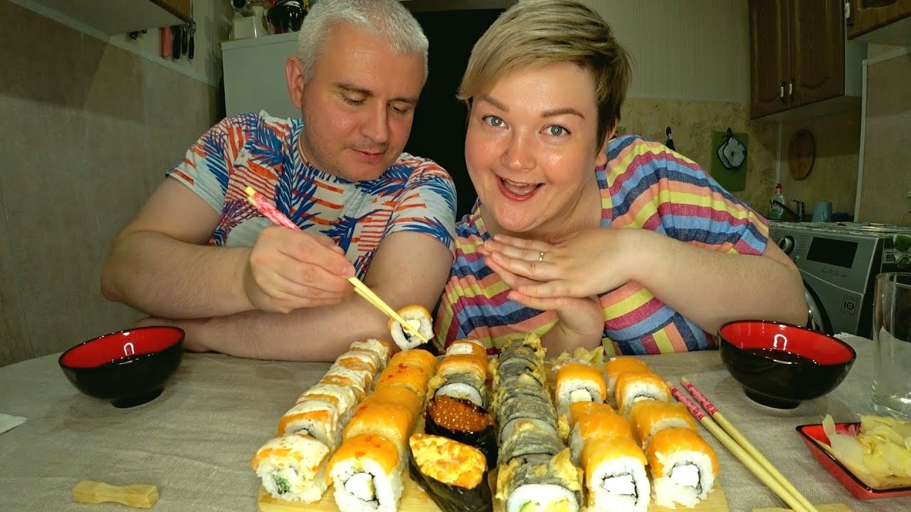 Мукбанг БЛАЖЕНСТВО 🍣 это САМЫЕ ВКУСНЫЕ 🍤 роллы 🍺 ПИВО! ДОРВАЛИСЬ 😋 до суши и гунканы на ужин!
