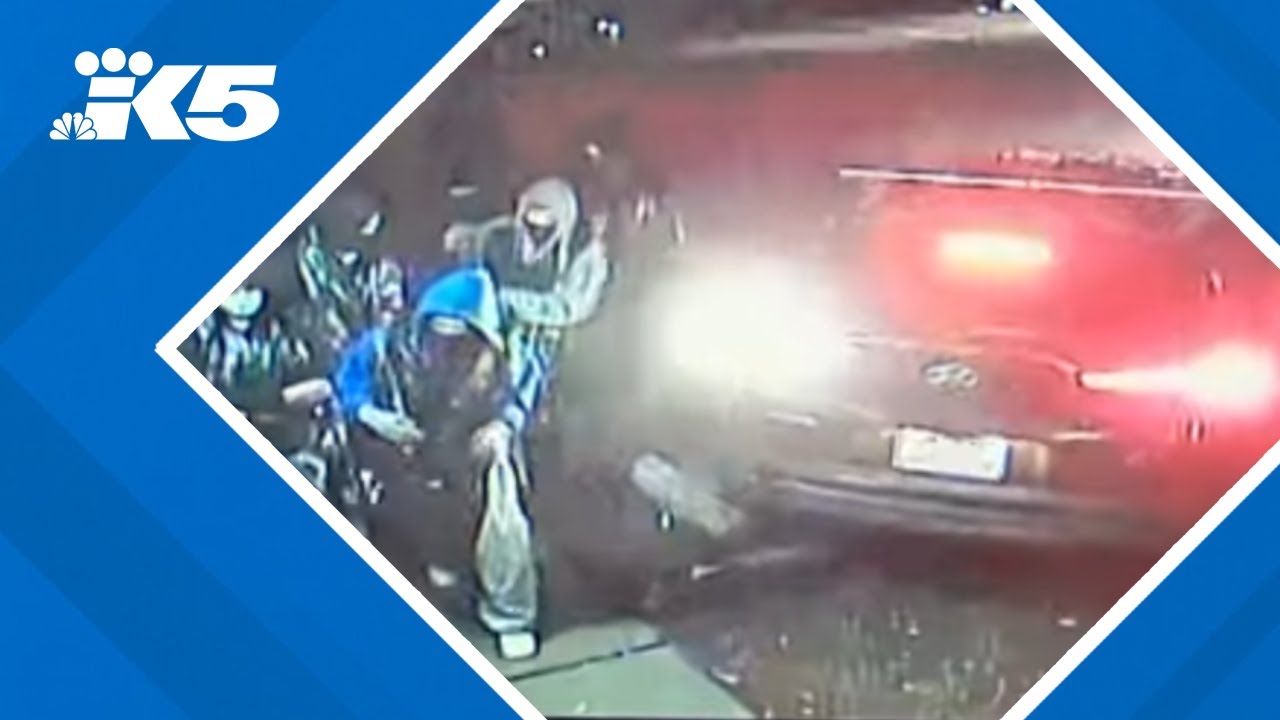 At least 8 people burglarize a Seattle smoke shop