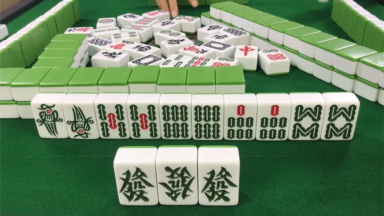 小哥豪华七对自摸！整个麻将馆瞬间沸腾了，纷纷鼓掌为哪般？