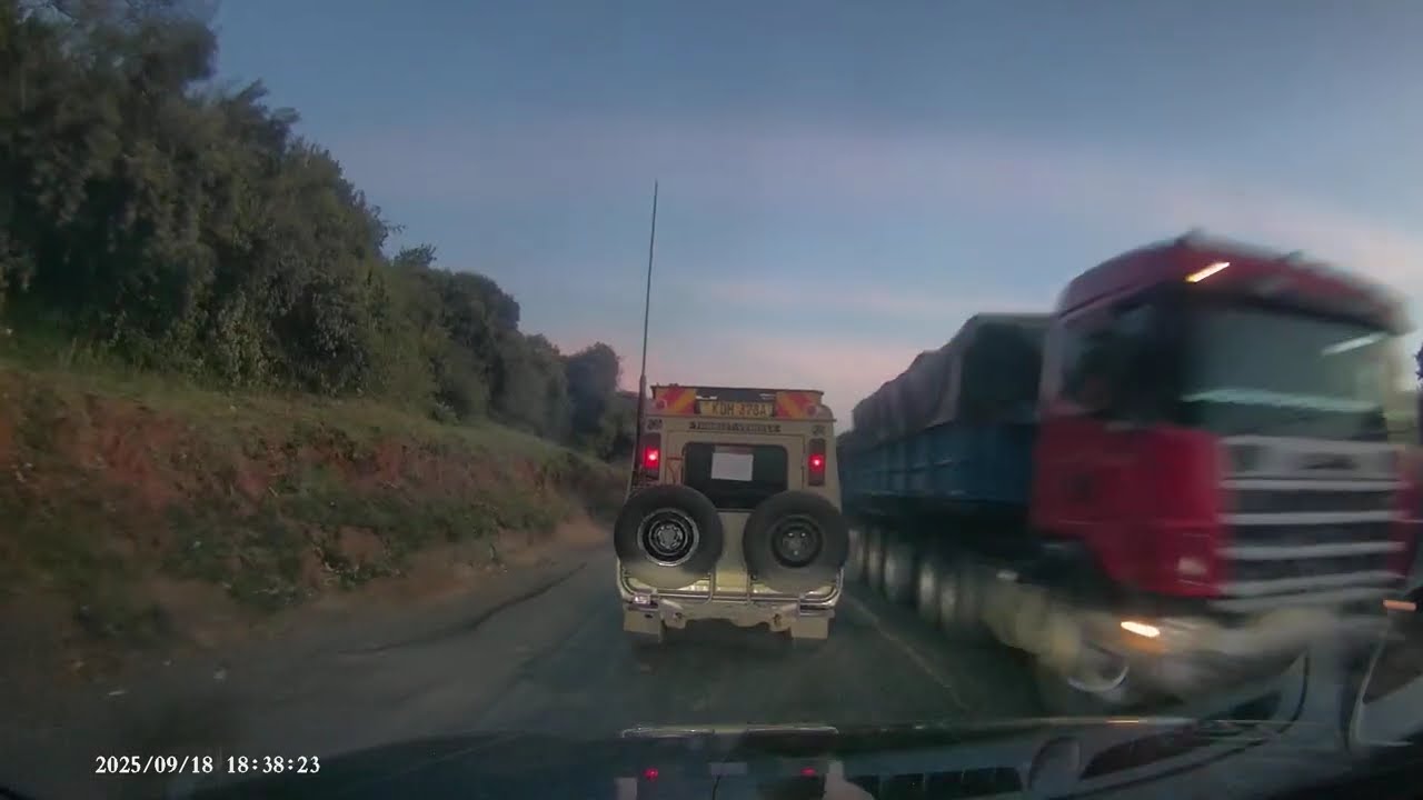 2018 Volvo XC90 auto headlights and active bending lights at work.