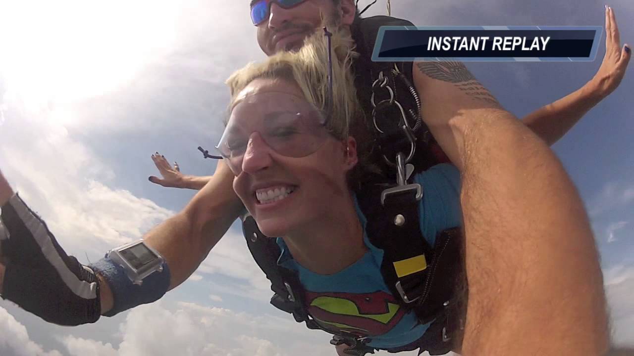 Carley Gordon from the Channel 4 news in Nashville skydives at the Chattanooga Skydiving Company!