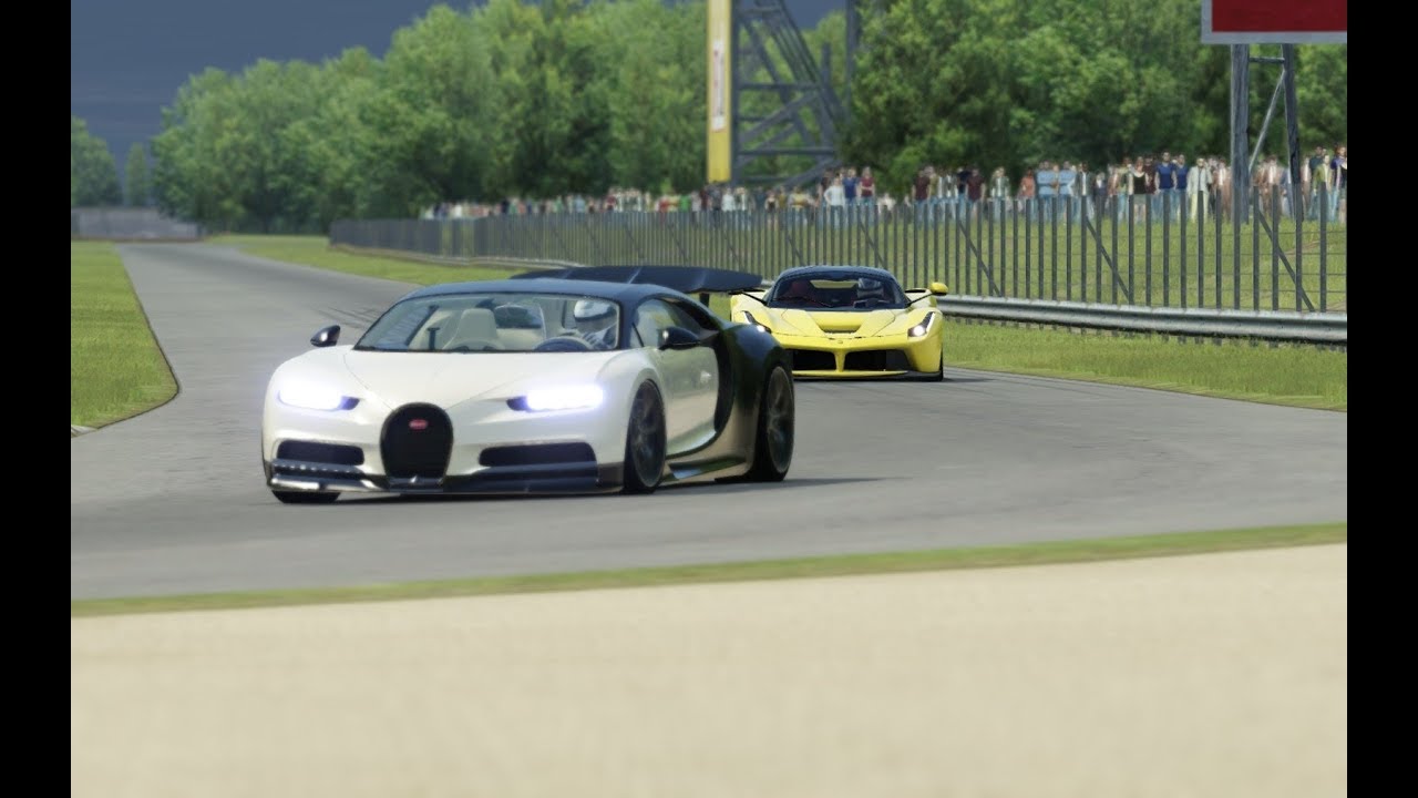 Onboard Bugatti Chiron vs Ferrari LaFerrari at Monza Full Corse 1966