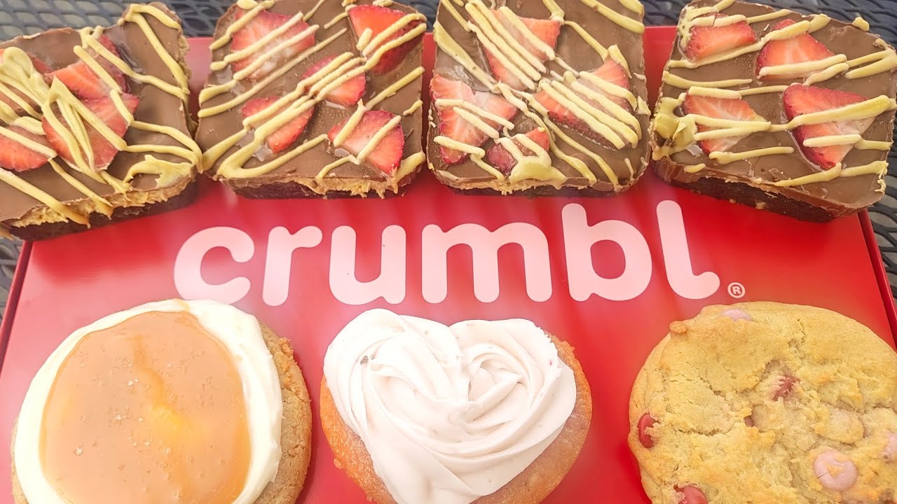Crumbl! Twenty second Time Having Crumbl Cookies Dubai Chocolate strawberry brownies 4 of them!