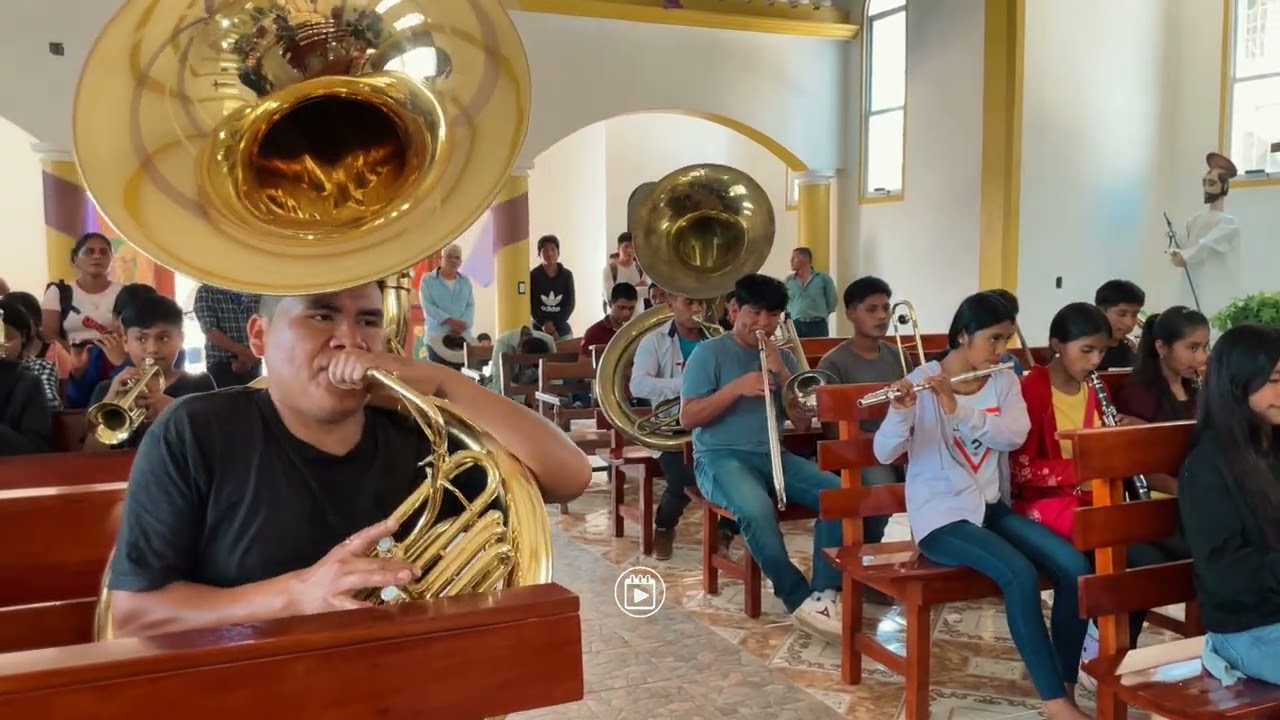 Banda Filarmónica de San Felipe el Mirador Interpretando un bonito canto 