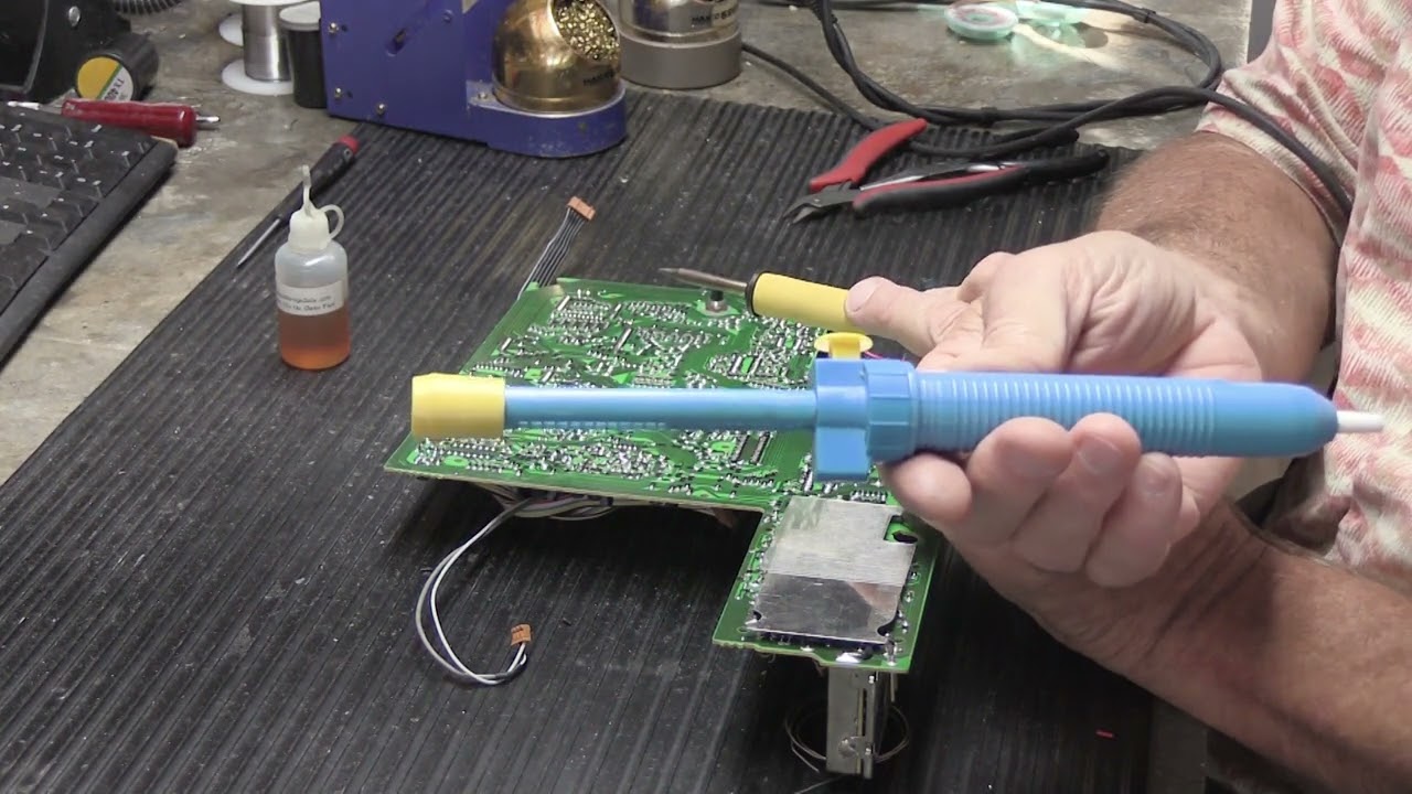 Tips & Tricks in Under 5 Minutes #5 - Desoldering can be done in different ways ~ You Choose