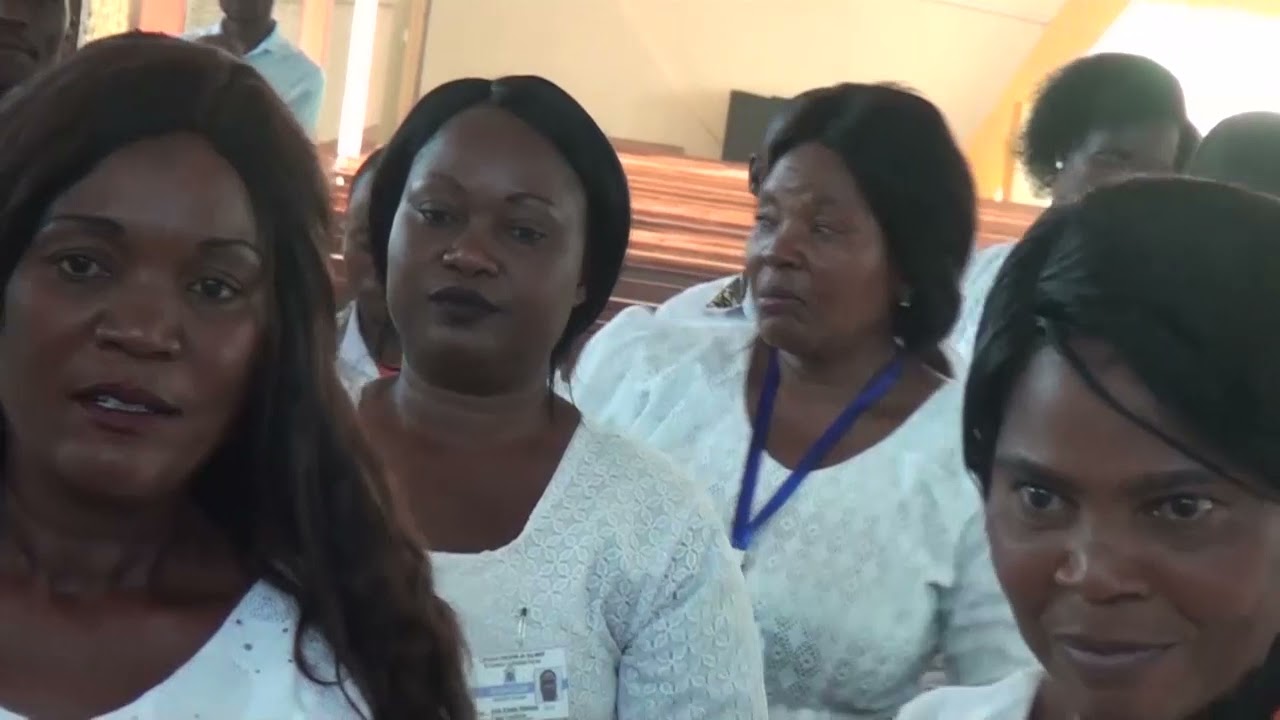 14.  Ubumi Bwena Walimpela by St Daniel's Main Choir