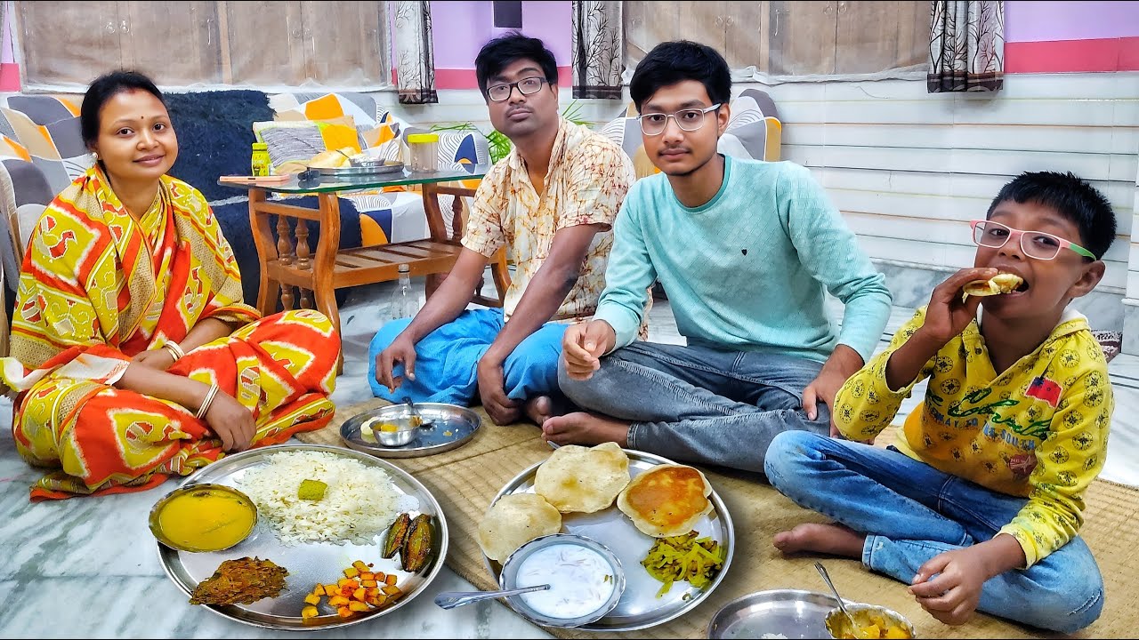 সংক্রান্তিতে পুরানো বাড়ি থেকে ঘুরে এসে সারাদিন নিরামিষ খেলাম ৷