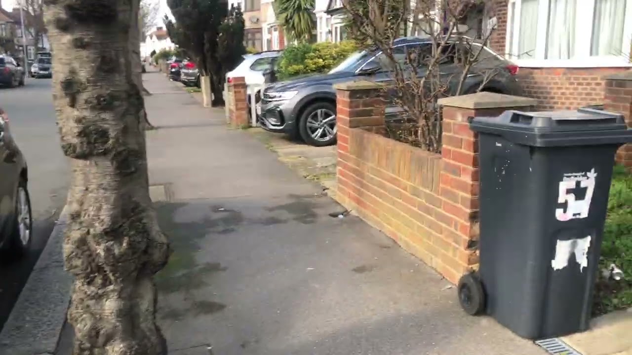 Walking to Christie Gardens and Priestley Gardens in Ilford 