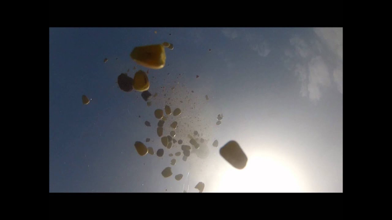 Amor&ccedil;age Spod bait-rocket underwater