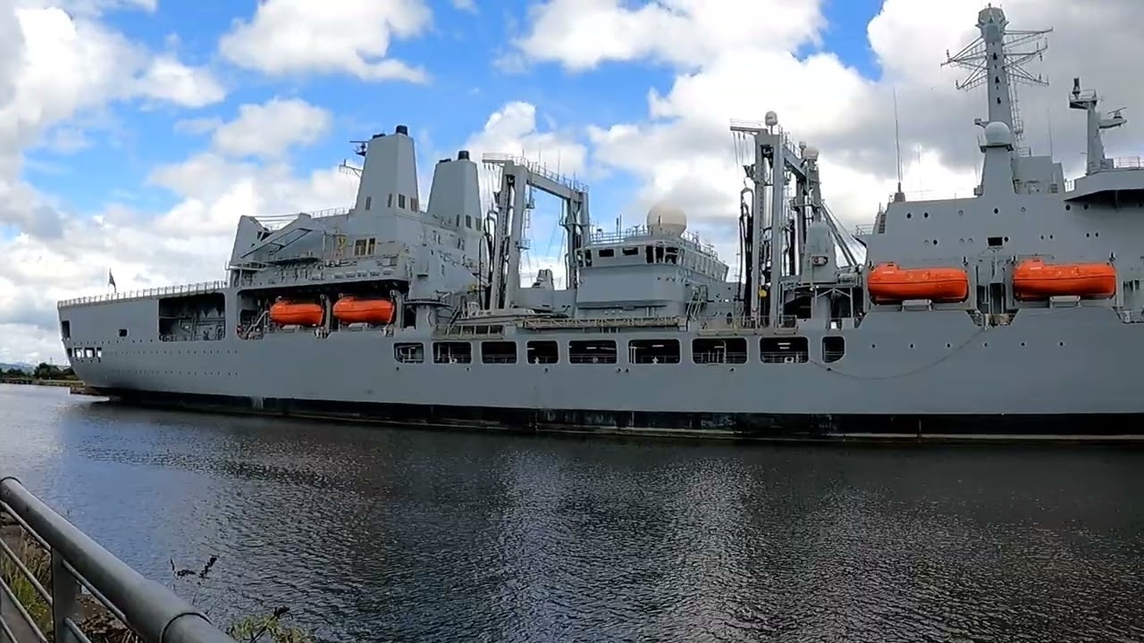 RFA FORT VICTORIA AT LEITH DOCKS IN 4K