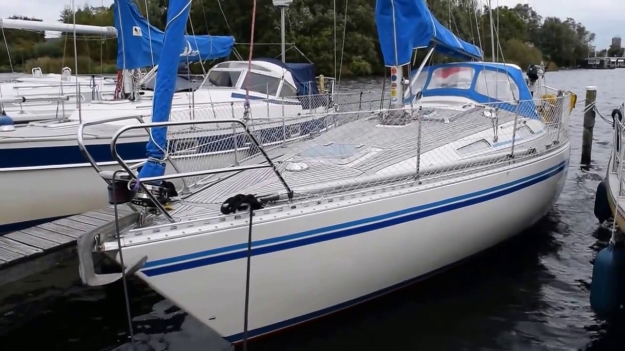 Comfortina 32 Sailboat