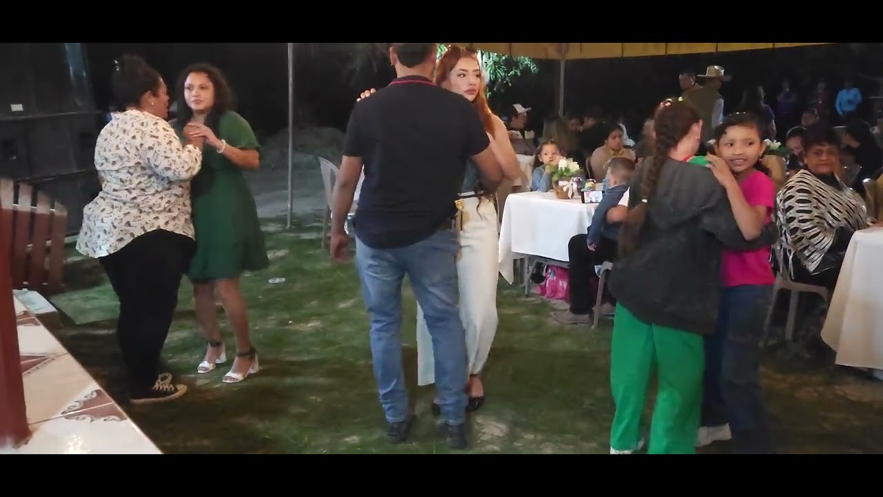 Y nos. Afancamos con el bailon de  rodeo plopaa