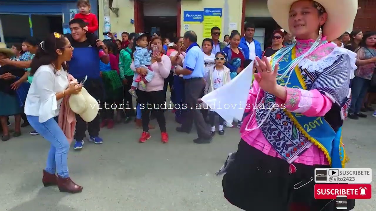 PRECIOSA REINA GOZA ZAPATEANDO CON HUMILDES CAMPESINOS