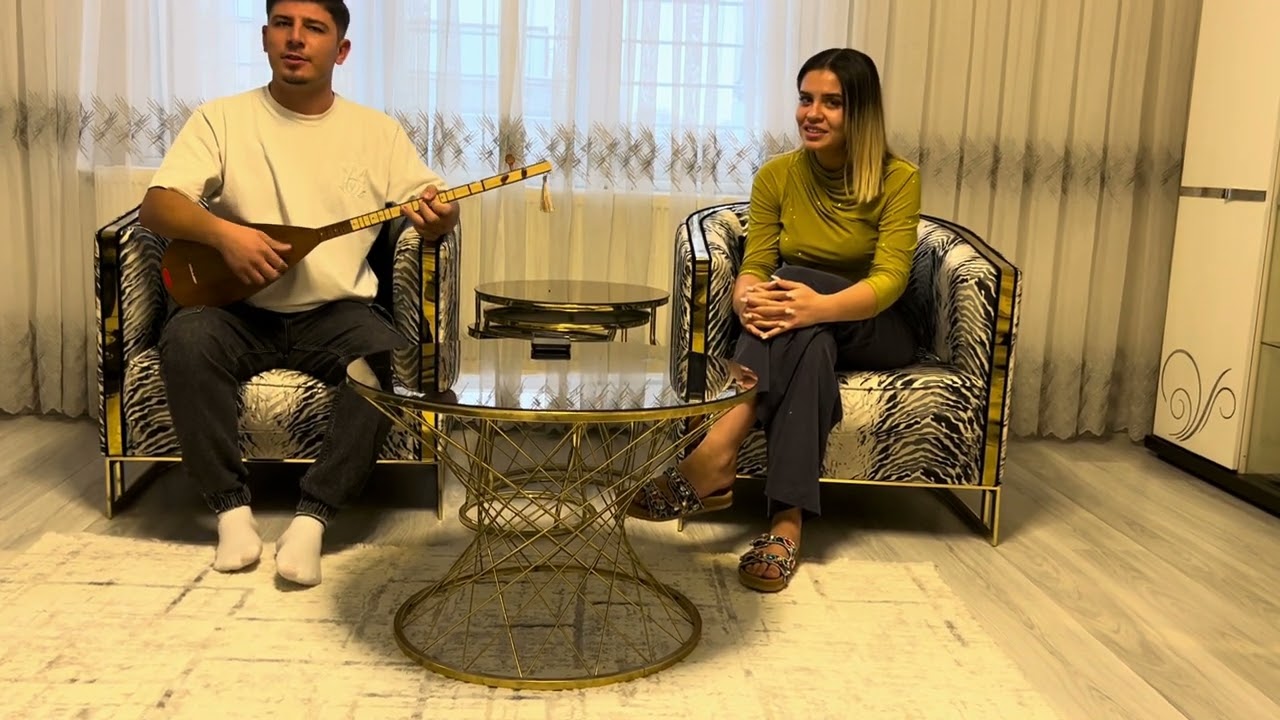 Yollarına kar mı yağdı gelmedin Nazlı Nazlı 