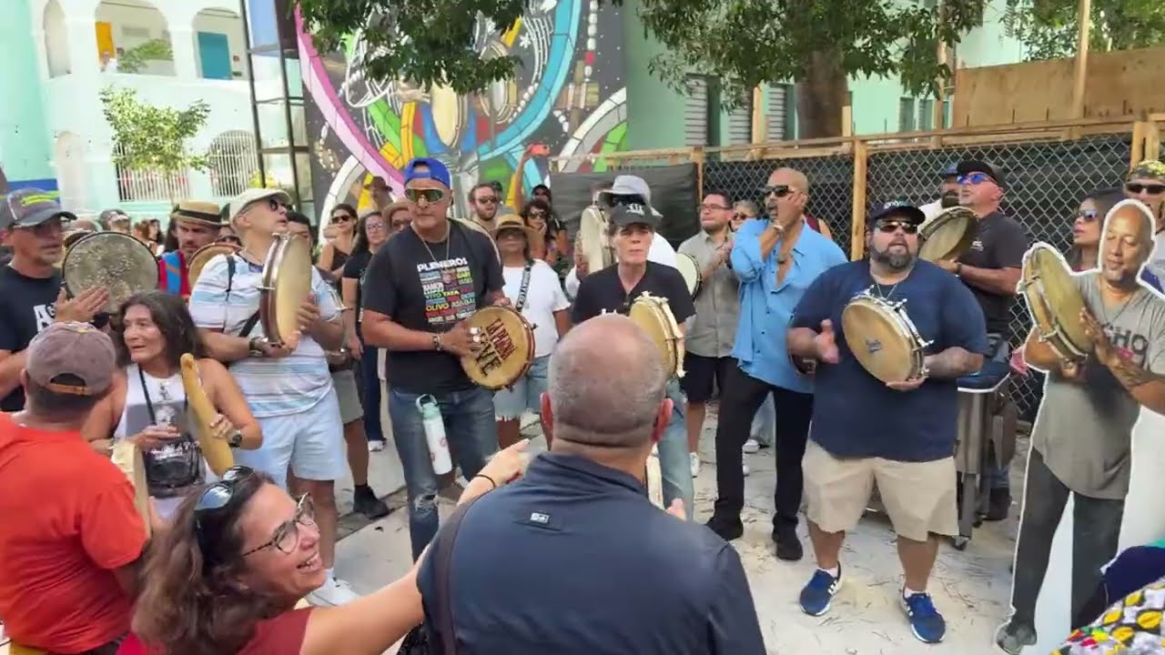 David Papalote Rosario - Comparsa de Recordación Tito Matos #cultura #puertorico #live #video #plena