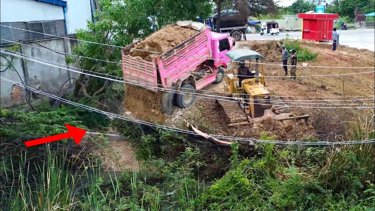 KOMATSU Bulldozer Gets Stuck While Leveling the Land - Land Filling