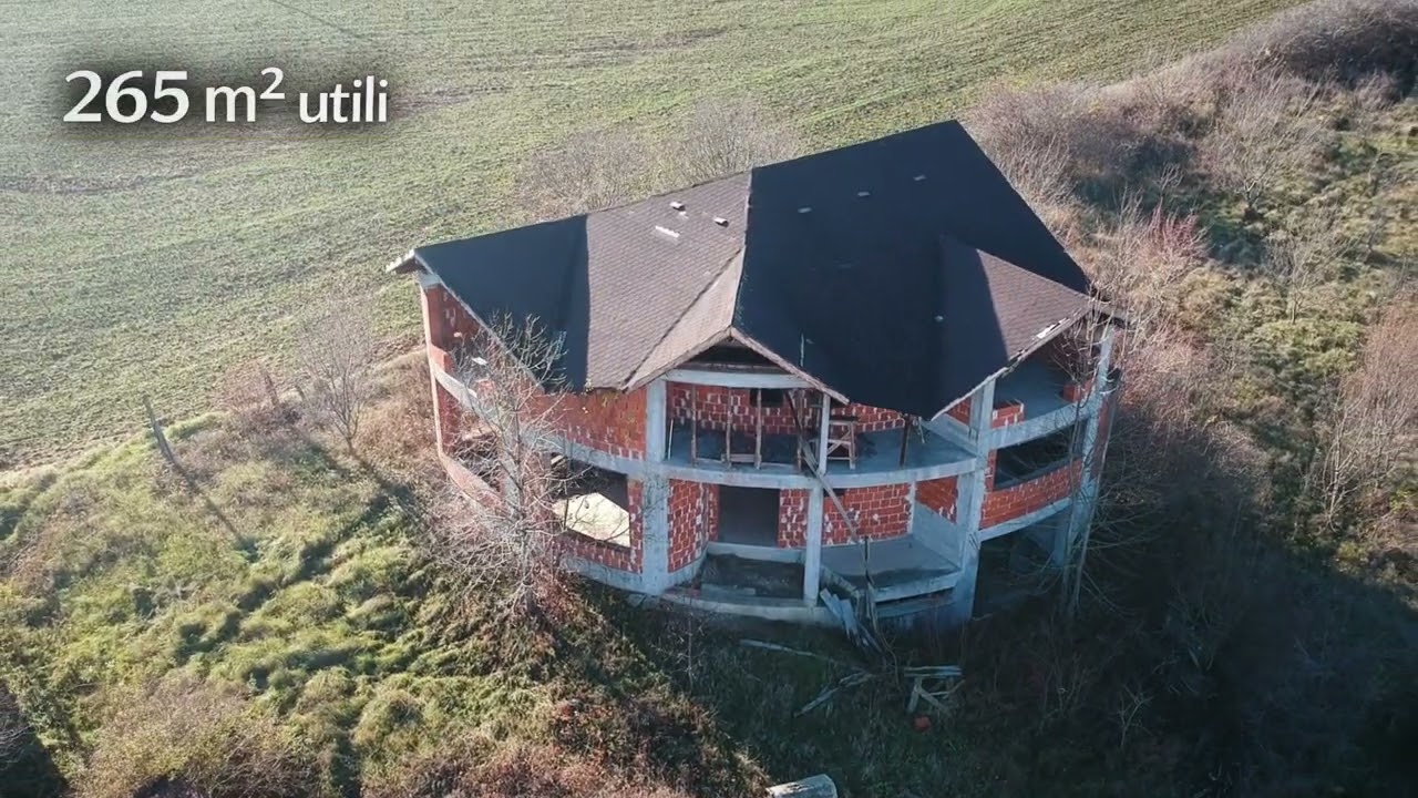 Casă la roșu(sau la cheie) – arhitectură rară, priveliști largi, Deva.