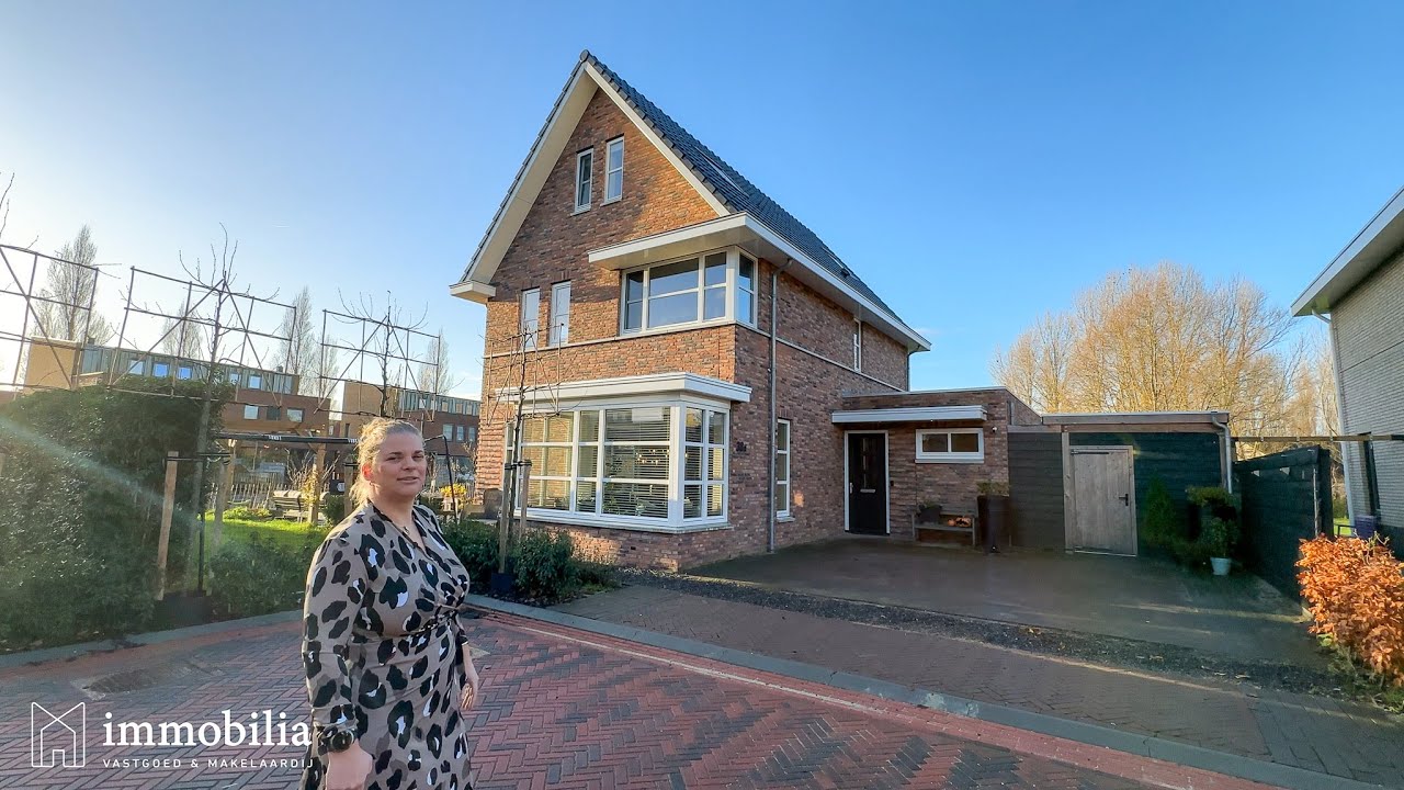 Verkocht  - Luxe vrijstaande aan het water gelegen villa in Berkel en Rodenrijs - immobilia.nl