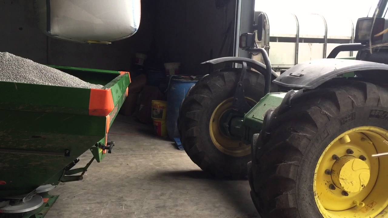Using Bulk Fertiliser Bag Dispenser