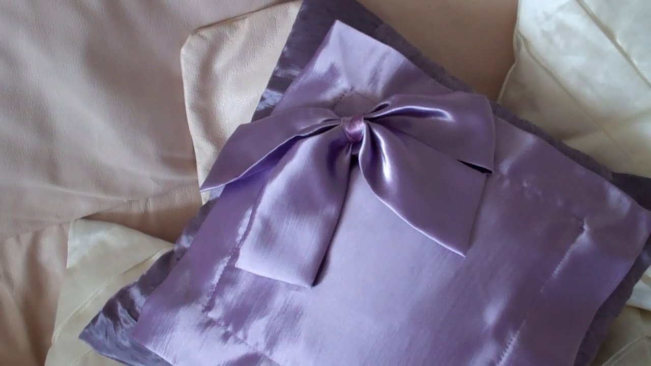 DIY Pillow Case with Mitered Corner and covered Zipper - Lilo Siegel