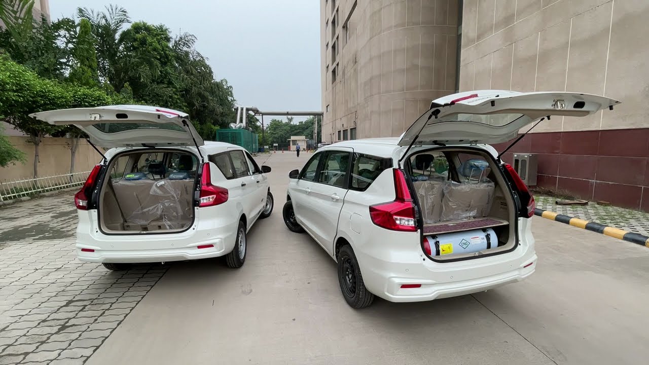 Король пробега среди 7-местных автомобилей — Maruti Ertiga LXI и VXI CNG — какой из них купить?