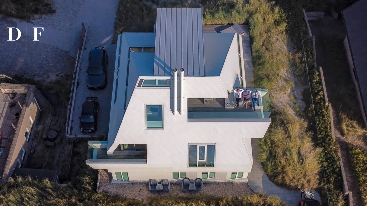 Contemporary beach house in North Holland