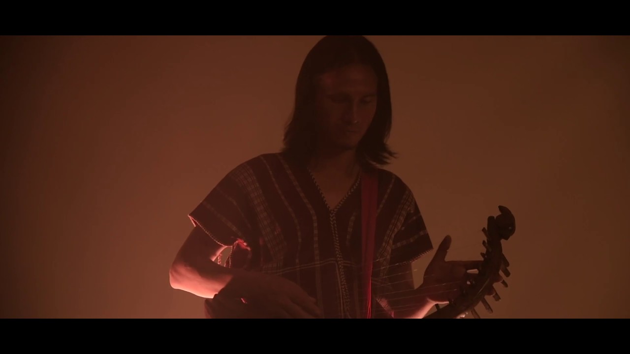 Chi Suwichan : Shaw Mee. Karen Traditional music of Thailand.