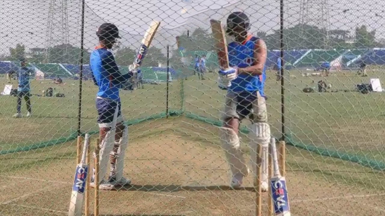 Moment : Kohli practice with Gill