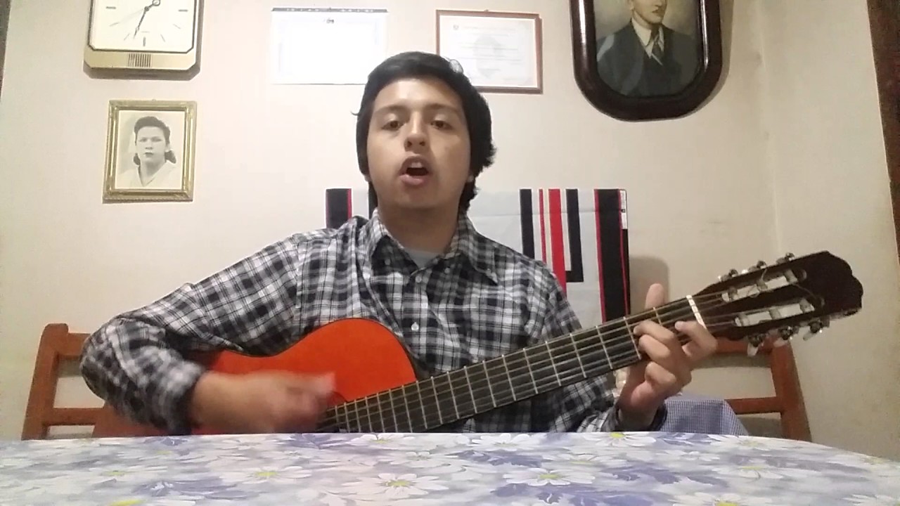 Venid y vamos todos con flores a María