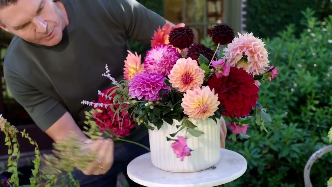 Lewis Miller Makes a Vibrant Dahlia Arrangement