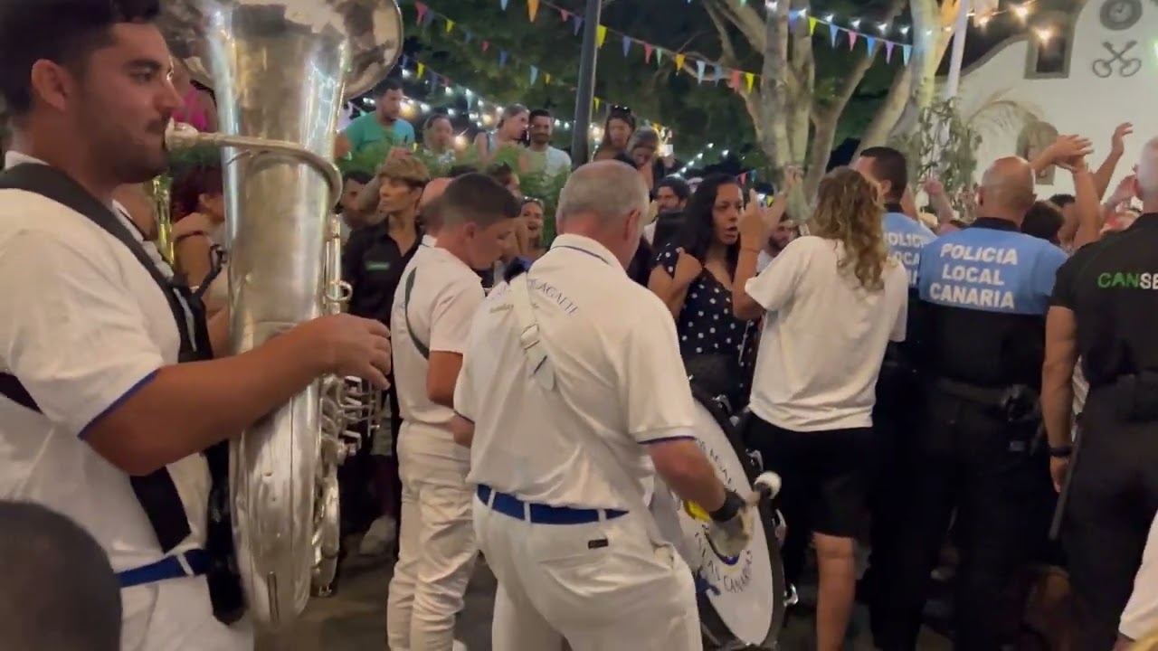 Agaete baila bajo las estrellas con la Retreta de la Rama de San Pedro