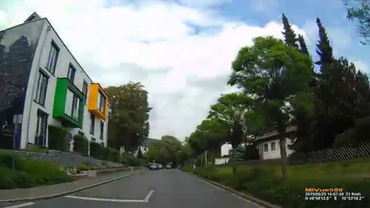 D: Stadt Herzogenaurach. Landkreis Erlangen-Höchstadt. Fahrt durch die Stadt. Mai 2015