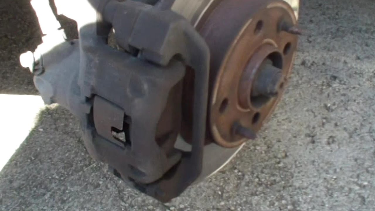Come cambiare le pastiglie dei freni della punto.Fiat punto mk2 front brake pads replacement