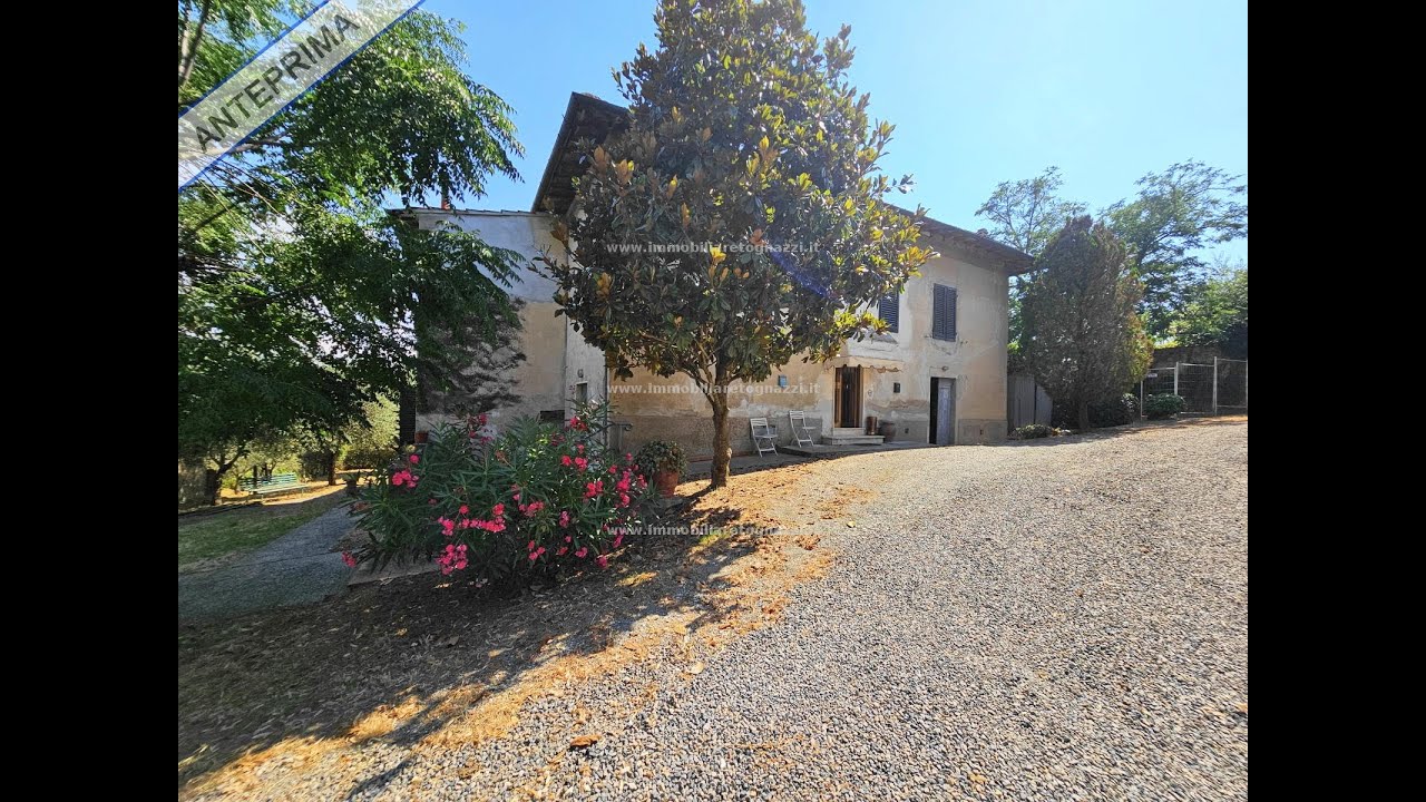 Ag. Imm. TOGNAZZI propone in VENDITA nella campagna di SAN GIMIGNANO Casale da ristrutturare, oltr..
