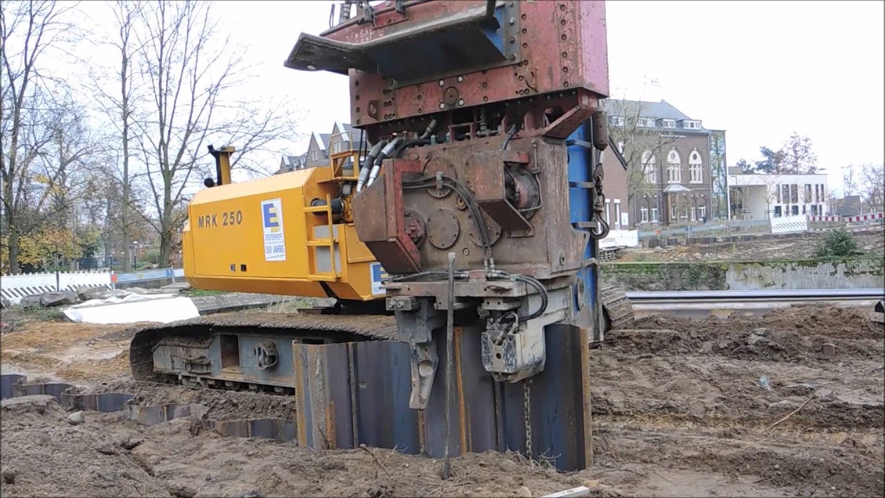 Sennebogen und Spundwand rüttelt bis zum Erdbeben