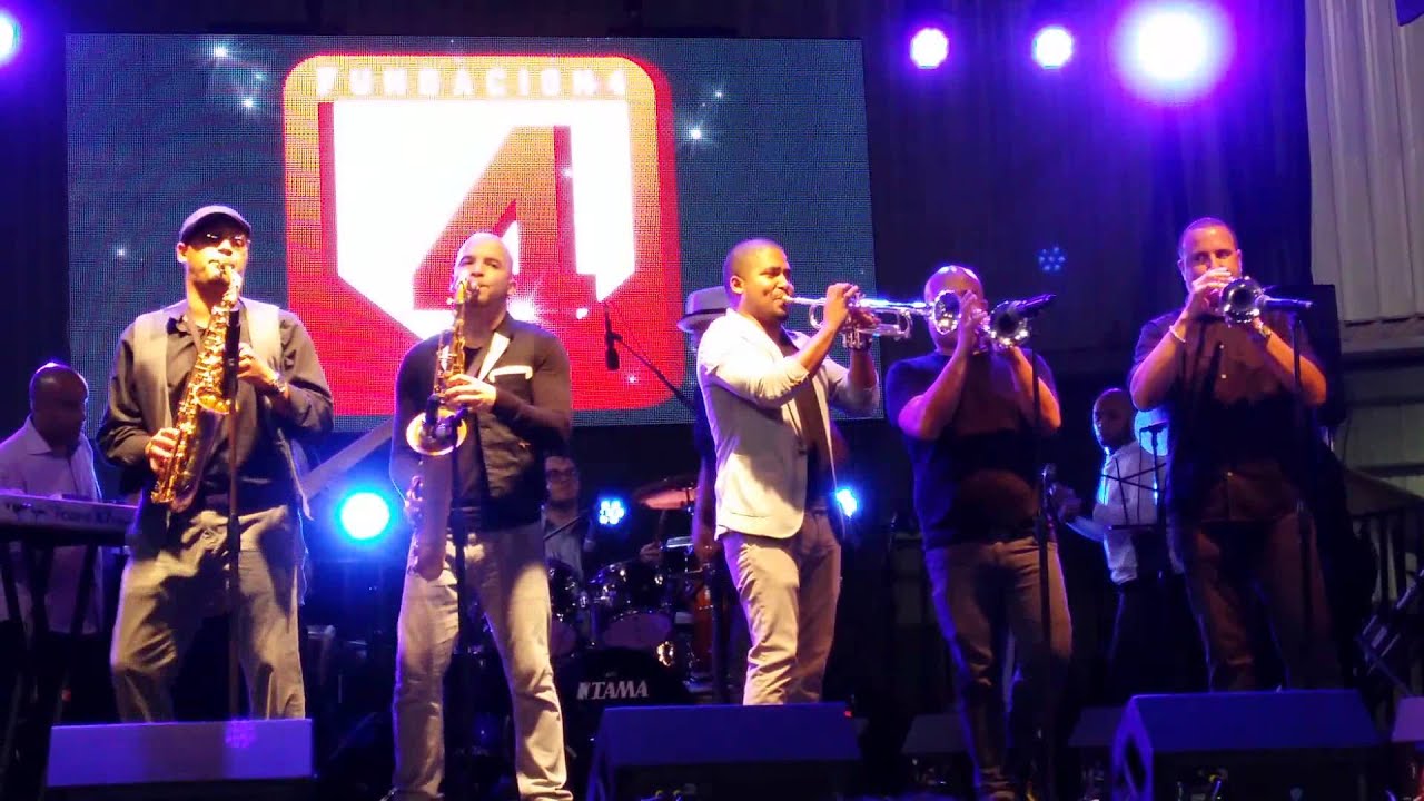 Los músicos  de Grupo Manía  en Dorado
