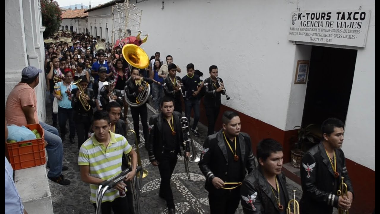 Se realiz&oacute; la tradicional quema de libros de la escuela de enfermer&iacute;a