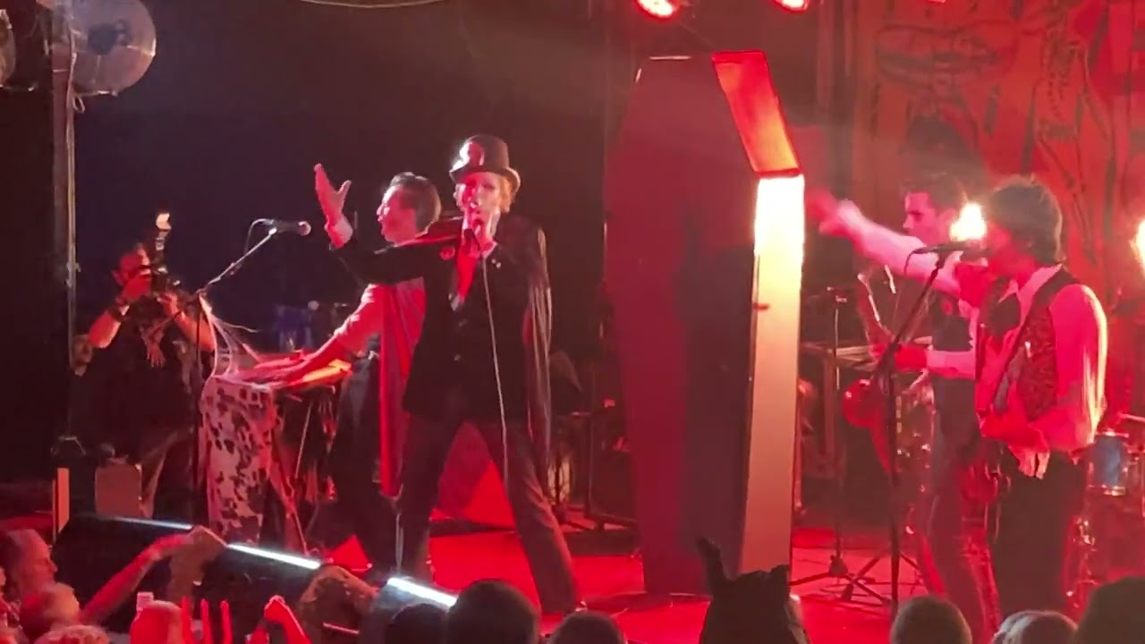Screaming Lord Long  Legs .Funtastic Dracula CARNIVAL 24
