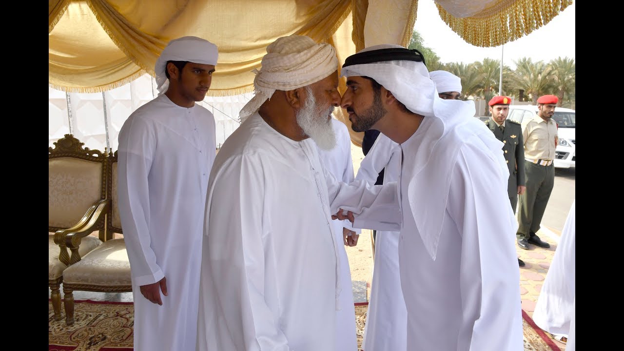 حمدان بن محمد يؤدي واجب العزاء في شهيد الوطن أحمد خليفة سالم علي البلوشي