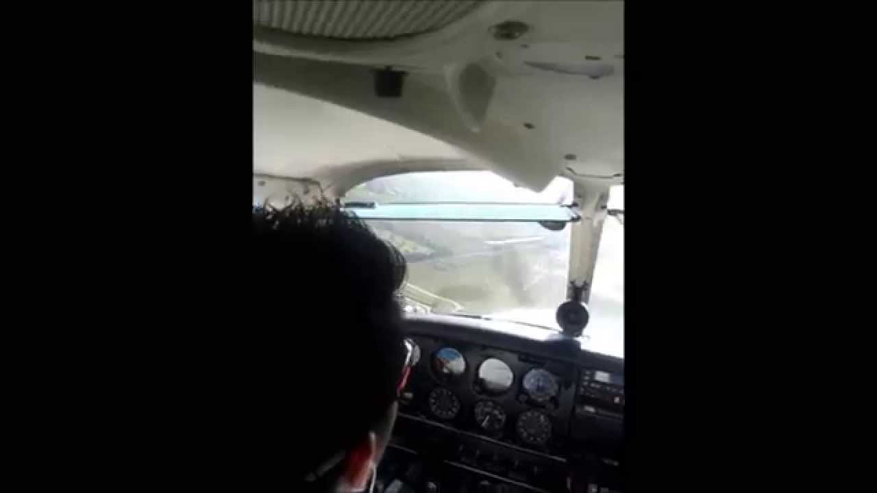 XAVIER COELLO ATERRIZANDO EN ROSARIO/ SAAR/02/