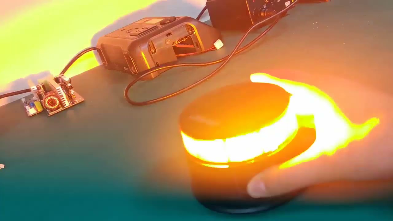 Portable Battery Powered LED Beacon Amber Strobe with Magnetic Base