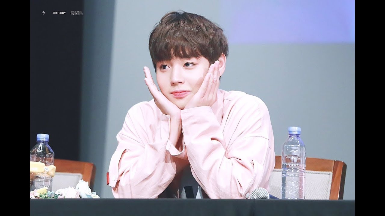 There is a brother like Park Jihoon/Có một người anh như Park Jihoon.